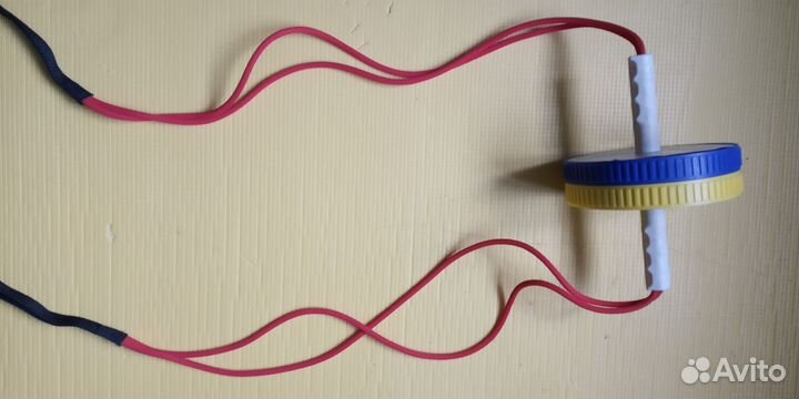 Ролик гимнастический с эспандерами для пресса