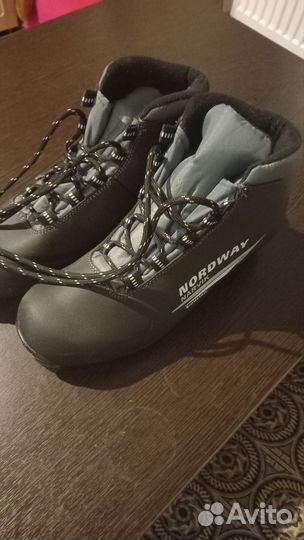 Лыжные ботинки