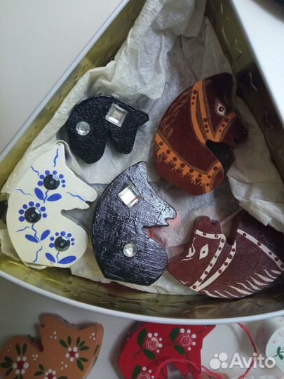 Аксессуары в виде лошадок в ас-те