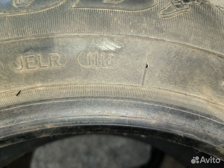Goodyear UltraGrip Ice 215/60 R16