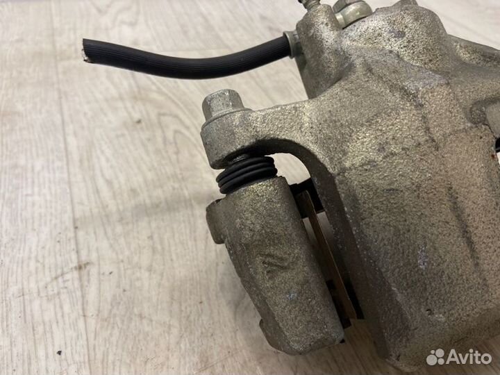 Суппорт передний правый Mitsubishi Lancer 10 CY3A