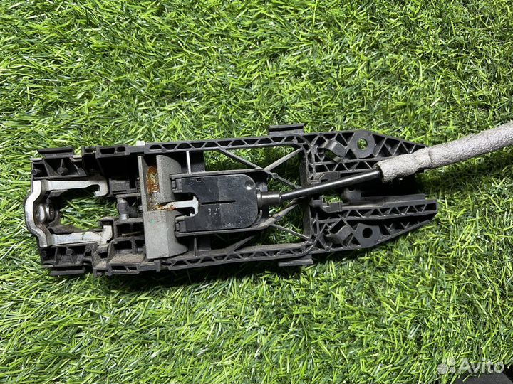 Кронштейн ручки двери Skoda Octavia