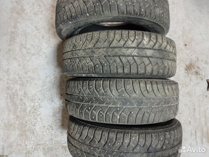 Bridgestone Ice Cruiser 5000 205/60 R16 92T