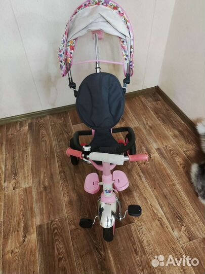 Детский трехколесный велосипед каталка