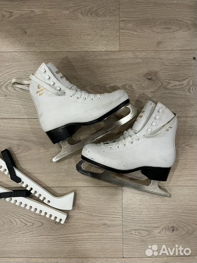 Фигурные коньки Graf