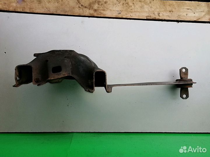 Кулак задний правый Форд Фокус 2 (1355130)