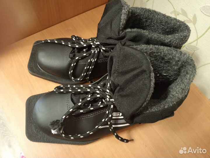 Лыжные ботинки классические