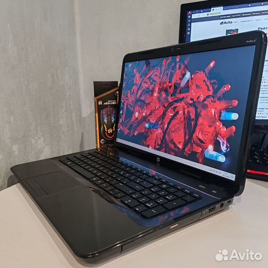Большой ноутбук 17.3 I7 8GB SSD/HDD intel
