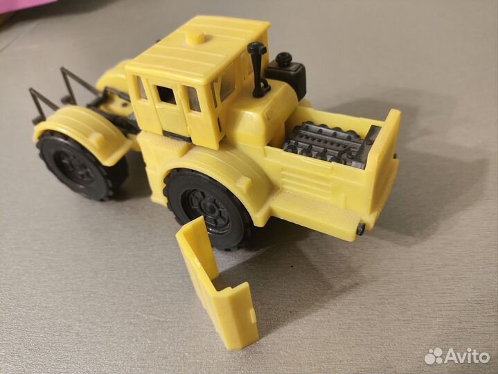 Кировец трактор К-700 модель 1:43 СССР