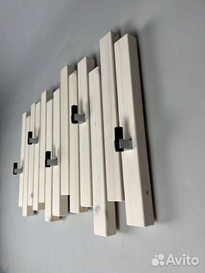 Вешалка настенная деревянная