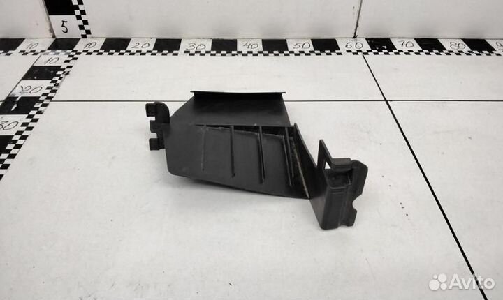 Дефлектор радиатора левый центральный Renault Kapt