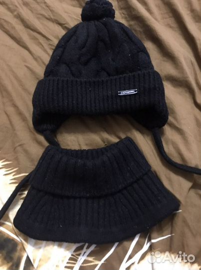 Шапка и манишка на лялю choupette