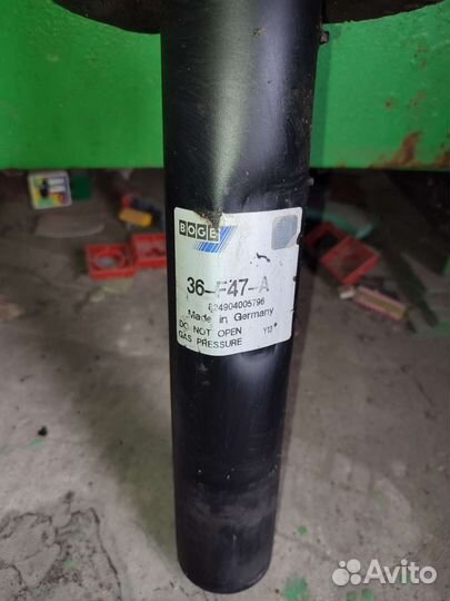 Стойка амортизатора передняя