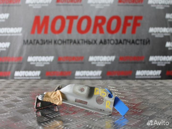 Шарнир капота Санни B15 правый А925