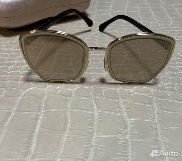 Солнцезащитные очки Chanel