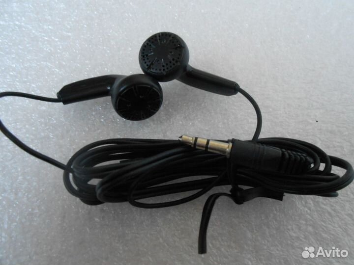 Проводные наушники
