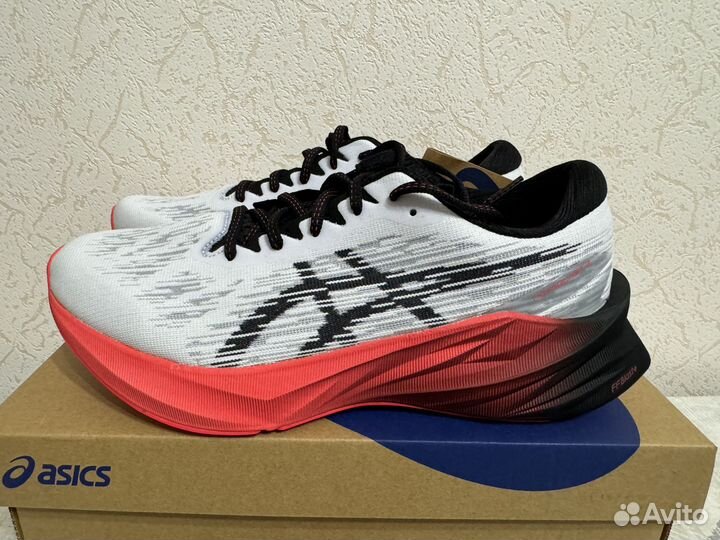 Кроссовки Asics Novablast 3 (42,42.5 EU)