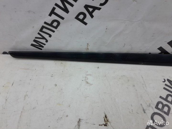 Молдинг двери передний левый Toyota Camry 70