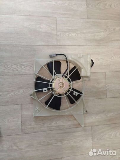 Вентилятор радиатора toyota yaris vitz echo platz