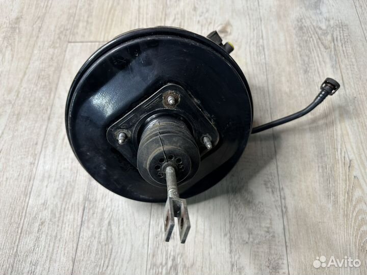 Вакуумный усилитель тормозов Renault Logan 1