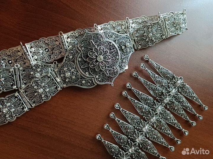 Национальный пояса с нагрудниками