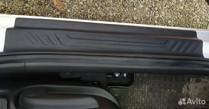 Накладки на внутренние пороги дверей на Hyundai So