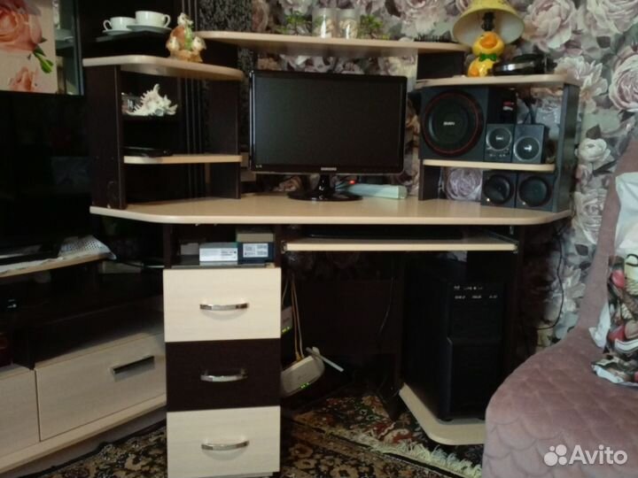 Компьютерный стол