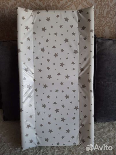 Пеленальная доска на кроватку