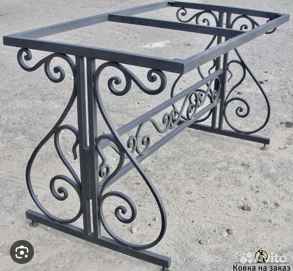 Ограды на кладбище, крыши. Металл и ковка