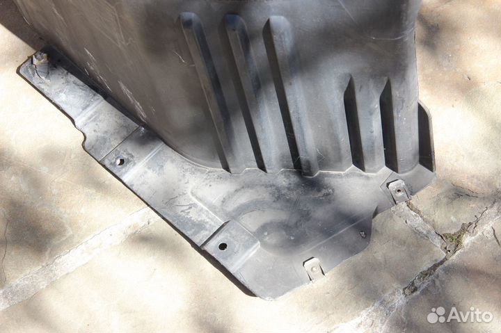 Подкрылок левый М-тех BMW e60