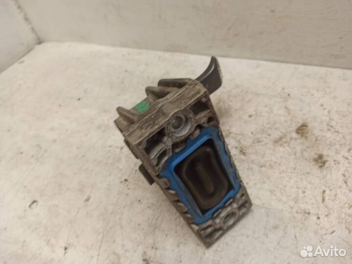 Опора двигателя Шкода