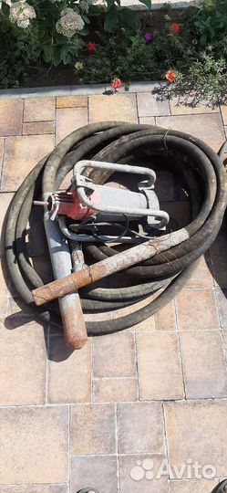 Глубинный вибратор