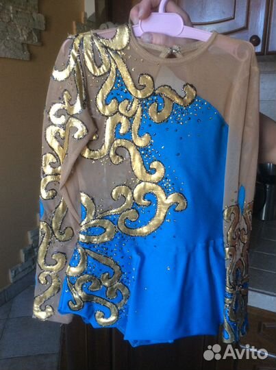 Гимнастический костюм,2 обруча и 3 скакалки