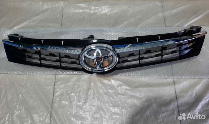 Решетка радиатора передняя Toyota Camry V55