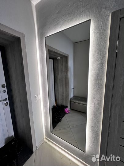 Зеркало с LED подсветкой в металлической раме