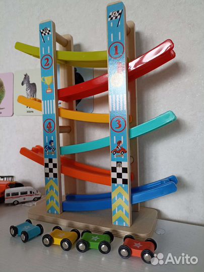 Деревянный автотрек с машинками