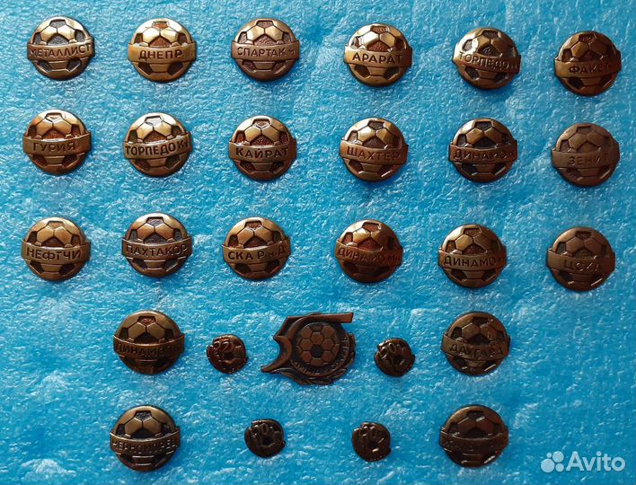 Полный набор значков чемпионата СССР по футболу