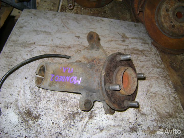 Кулак передний левый Форд Мондео 2 Ford Mondeo 2