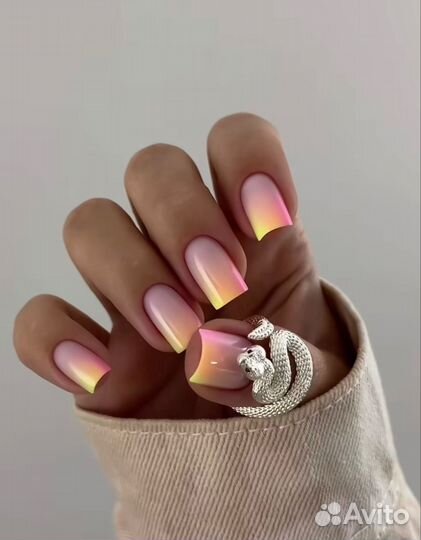 Модель на маникюр оплата только за расходники