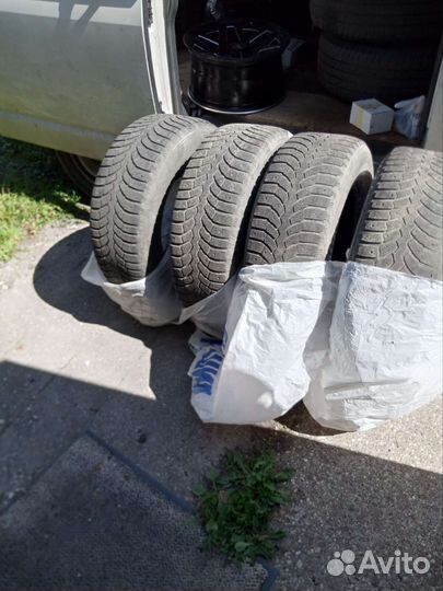 Bridgestone Blizzak Spike-01 265/65 R17 116