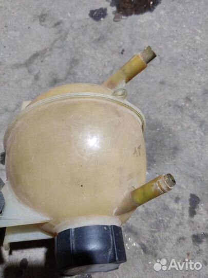 Бачок расширительный Opel Kadett универсал 1.6I