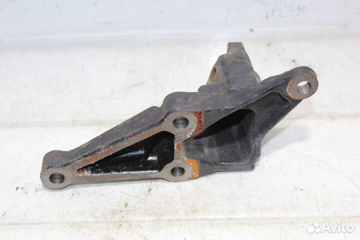 Кронштейн опоры двигателя toyota wish 07* ZNE10 1ZZ-FE / right