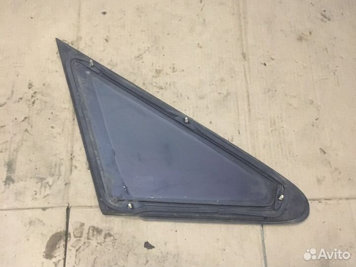 Стекло кузовное переднее Opel Zafira A (2668)