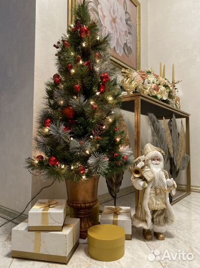 Елка дизайнерская с игрушками в кашпо