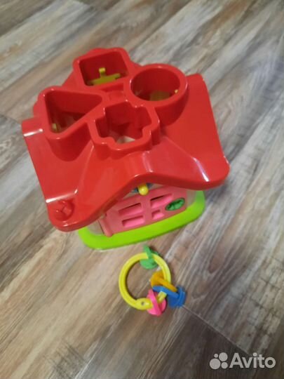 Игрушка-сортер домик