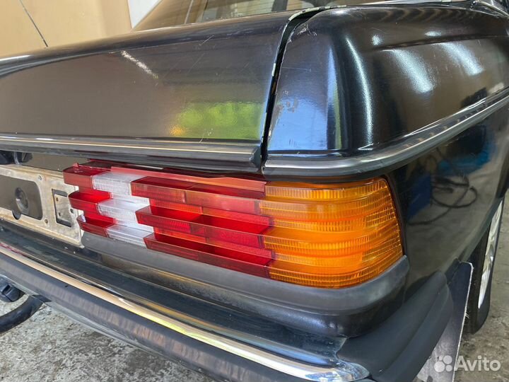 Фонари задние Mercedes W123