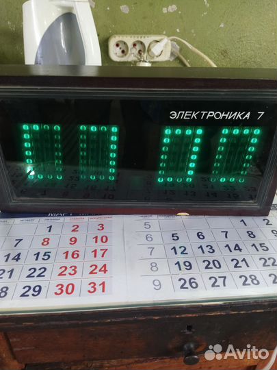 Настольные часы электроника7