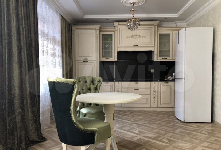 2-к. квартира, 57 м², 3/6 эт.