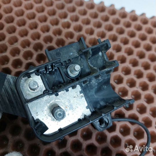 Вывод плюса аккумулятора клемма BMW f10 f07 f01