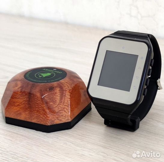 Кнопка вызова официанта с часами-пейджером